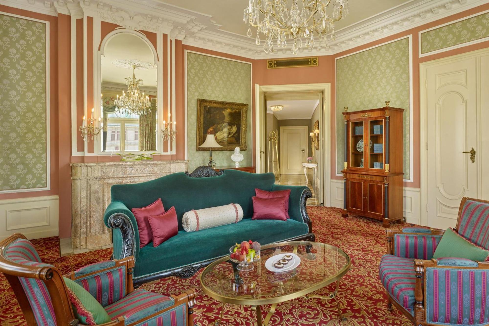 One-Bedroom Opera King Suite